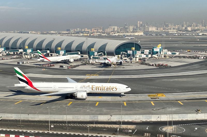 Emirates valuta nuovo ordine per jet a lungo raggio A350, 777X, 787