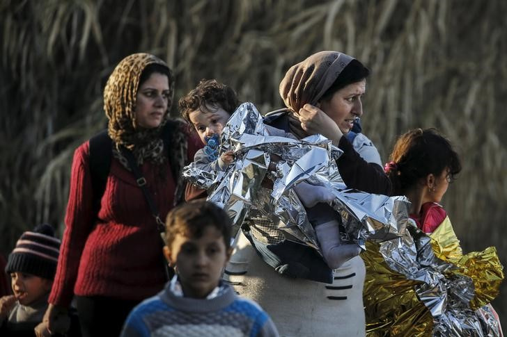 © Reuters. Refugees and migrants arrive on the Greek island of Lesbos, November 10, 2015. REUTERS/Alkis Konstantinidis