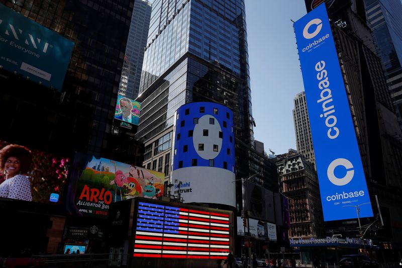 © Reuters. The logo for Coinbase Global Inc, the biggest U.S. cryptocurrency exchange, is displayed on the Nasdaq MarketSite jumbotron and others at Times Square in New York, U.S., April 14, 2021. REUTERS/Shannon Stapleton