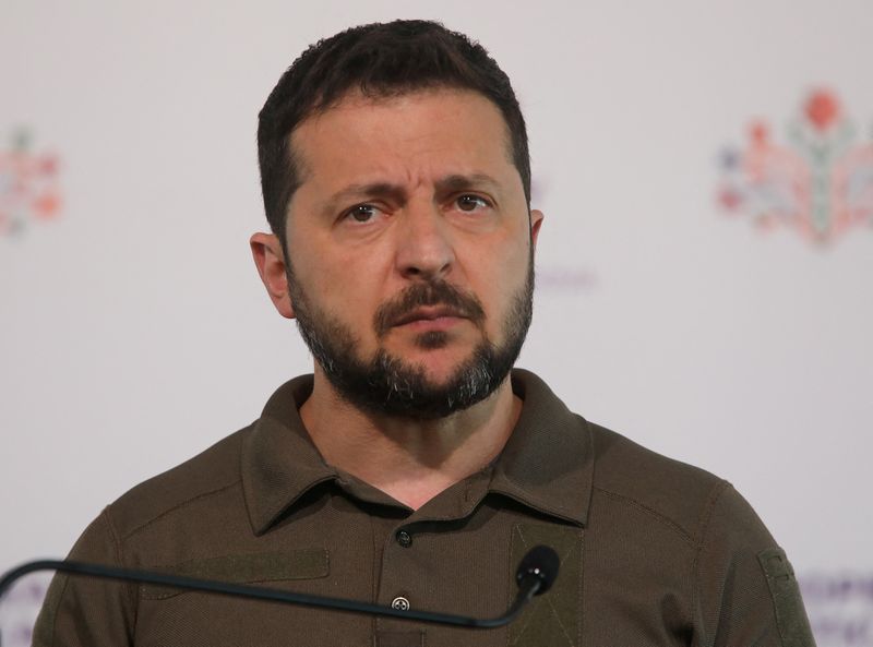 &copy; Reuters. FILE PHOTO: Ukraine's President Volodymyr Zelenskiy attends a press conference during a meeting of the European Political Community at Mimi Castle in Bulboaca, Moldova June 1, 2023. REUTERS/Vladislav Culiomza