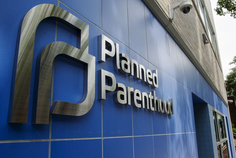 &copy; Reuters. FILE PHOTO: A sign is pictured at the entrance to a Planned Parenthood building in New York August 31, 2015. Picture taken August 31, 2015. REUTERS/Lucas Jackson