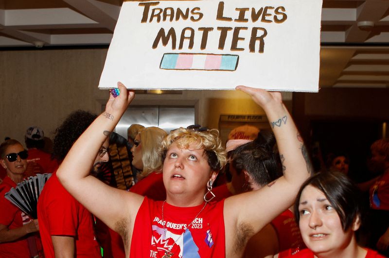 &copy; Reuters. FILE PHOTO: Supporters of the drag community protest against Florida's 'Protection of Children' bill which would ban children at live adult performances, inside the state capitol in Tallahassee, Florida, U.S. April 25, 2023. REUTERS/Octavio Jones
