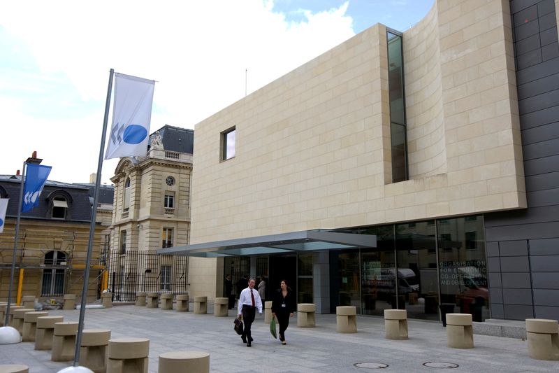 &copy; Reuters. FILE PHOTO: Outside view of the Organization for Economic Co-operation and Development, (OECD) headquarters in Paris September 3, 2009. REUTERS/Charles Platiau/File Photo