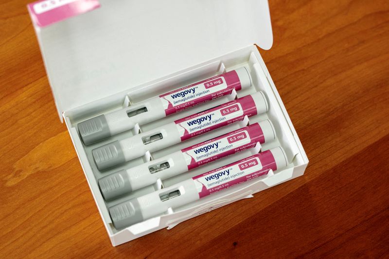 © Reuters. FILE PHOTO: A selection of injector pens for the Wegovy weight loss drug are shown in this photo illustration in Chicago, Illinois, U.S., March 31, 2023.  REUTERS/Jim Vondruska/Illustration