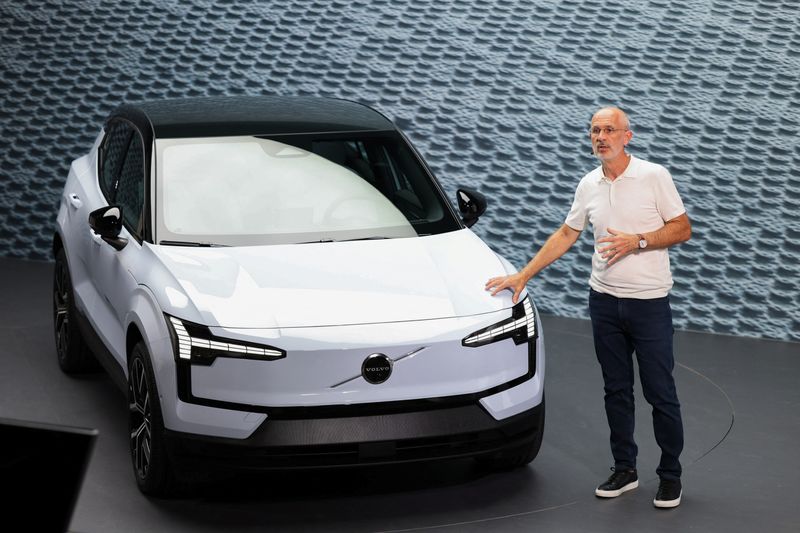 © Reuters. Jim Rowan, Volvo President & Chief Executive Officer, speaks during the reveal event of the Volvo EX30 electric SUV vehicle in Milan, Italy June 7, 2023. REUTERS/Claudia Greco