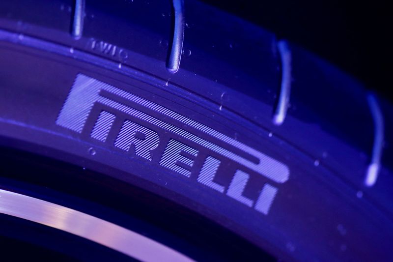 &copy; Reuters. Il logo Pirelli al Salone dell'Auto di Monaco, IAA Mobility 2021 a Monaco, Germania, 8 settembre 2021.