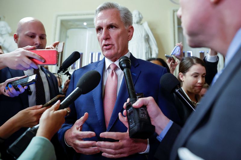 &copy; Reuters. Presidente da Câmara dos Deputados dos EUA, Kevin McCarthy, fala com jornalistas no Congresso dos Estados Unidos
30/05/2023 REUTERS/Jonathan Ernst