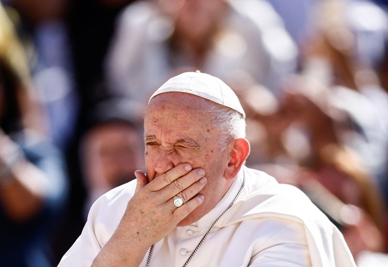 &copy; Reuters. Papa Francisco chega para audiência geral semanal na Praça de São Pedro, antes de cirurgia
07/06/2023
REUTERS/Yara Nardi