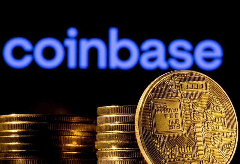 © Reuters. FILE PHOTO: A representation of the cryptocurrency is seen in front of Coinbase logo in this illustration taken, March 4, 2022. REUTERS/Dado Ruvic/Illustration