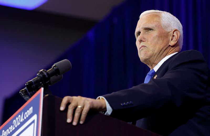 &copy; Reuters. Former U.S. Vice President Mike Pence pauses as he publicly announces and kicks off his campaign for the 2024 Republican U.S. presidential nomination, at a Future Farmers of America "enrichment center" in Ankeny, Iowa, U.S. June 7, 2023.   REUTERS/Jonatha