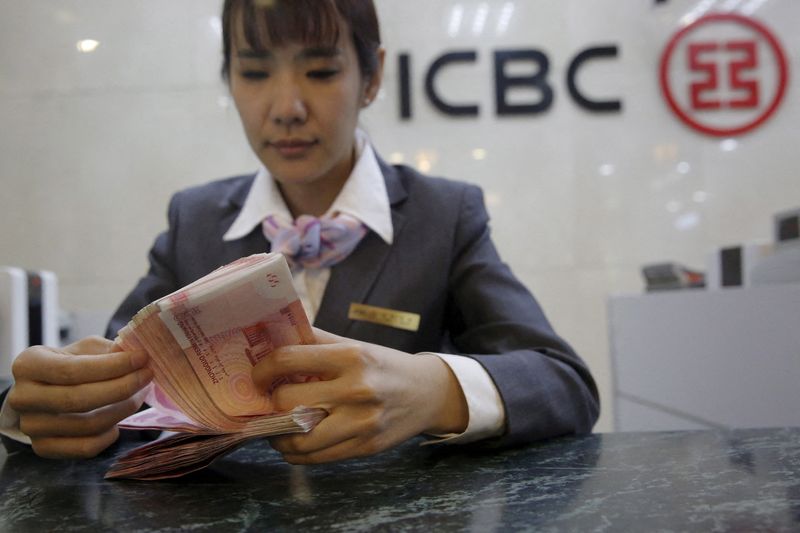 China's biggest state banks cut deposit rates