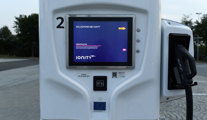 &copy; Reuters. FILE PHOTO: The display of an Ionity electric vehicle charging station is pictured on the motorway service station "Dresdner Tor Sued" near Dresden, Germany, August 27, 2019. Picture taken August 27, 2019.     REUTERS/Annegret Hilse/File Photo