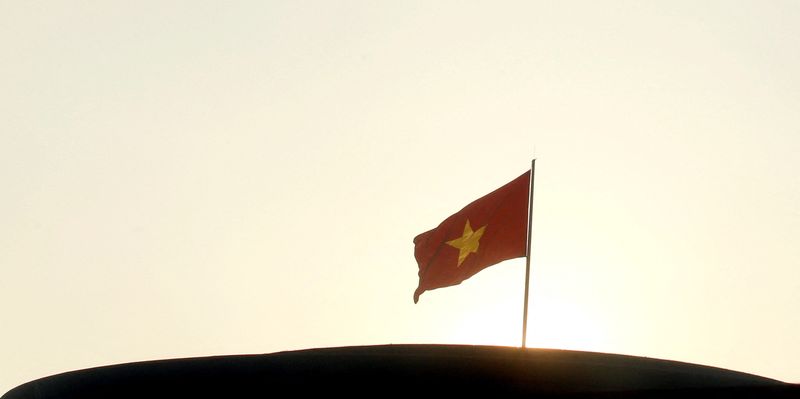 &copy; Reuters. FILE PHOTO: A Vietnamese national flag is seen on the rooftop of the National Assembly's Ba Dinh hall in Hanoi November 13, 2014. REUTERS/Kham