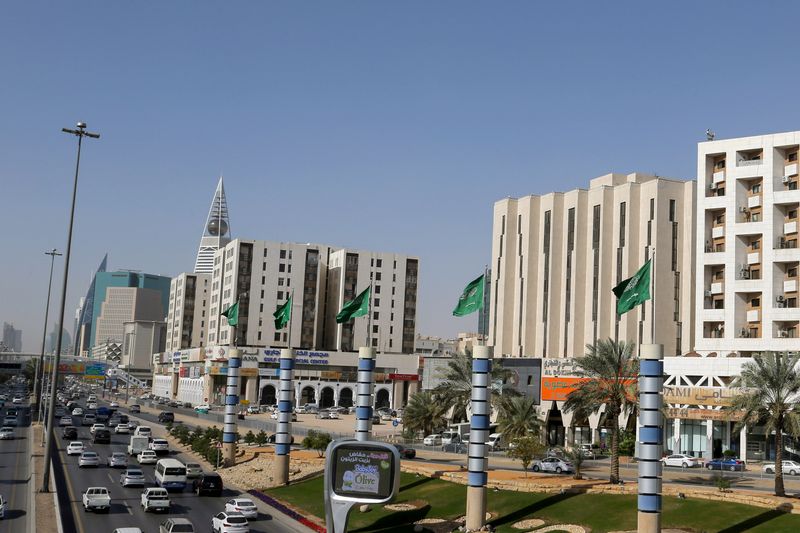 &copy; Reuters. FILE PHOTO: A view shows vehicles driving on a street in Riyadh, Saudi Arabia February 16, 2021. REUTERS/Ahmed Yosri