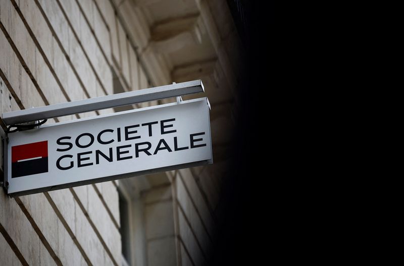 © Reuters. FILE PHOTO: The logo of Societe Generale bank is pictured on an office building in Nantes, France, March 16, 2023. REUTERS/Stephane Mahe