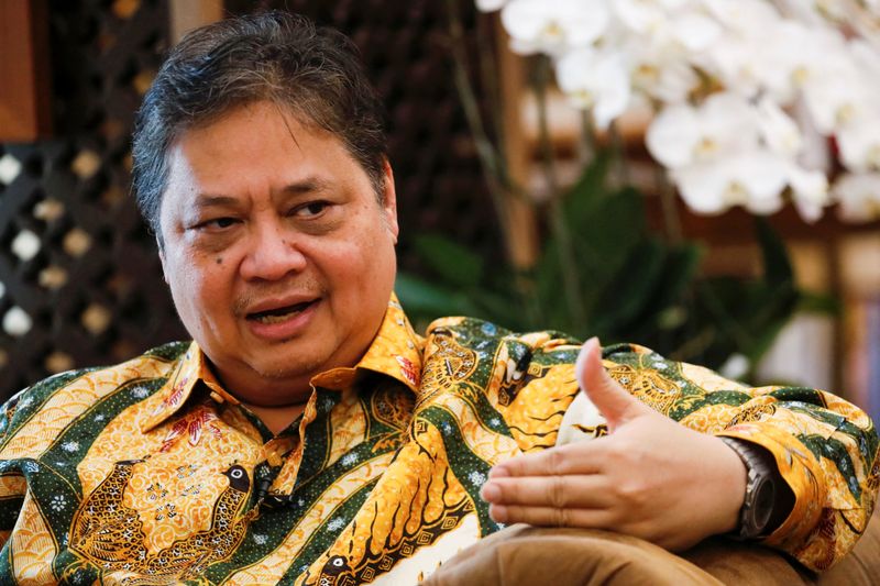 © Reuters. Airlangga Hartarto, Indonesia's Coordinating Minister for Economic Affairs, gestures as he talks during an interview with Reuters at his office in Jakarta, Indonesia, June 8, 2023. REUTERS/Ajeng Dinar Ulfiana