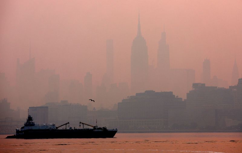 &copy; Reuters. Foto del jueves del Empire State en Manhattan 
Jun 8, 2023. REUTERS/Mike Segar