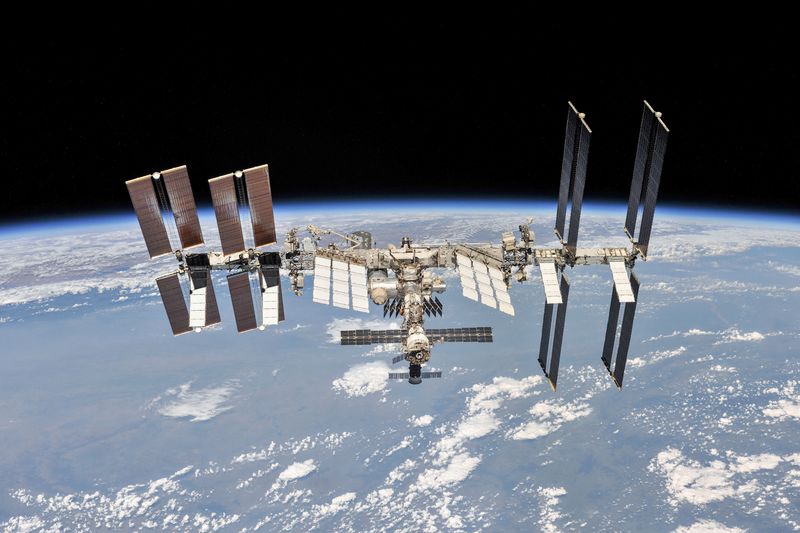 &copy; Reuters. FOTO ARCHIVO: La Estación Espacial Internacional (ISS) fotografiada por miembros de la tripulación de la Expedición 56 desde una nave espacial Soyuz después de desacoplarse, 4 de octubre de 2018. NASA/Roscosmos/Handout via REUTERS/File Photo.