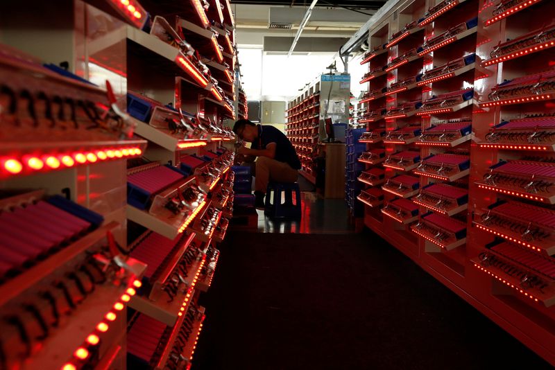 &copy; Reuters. FILE PHOTO: Batteries for electric vehicles are manufactured at a factory in Dongguan, China September 20, 2017. Picture taken September 20, 2017. REUTERS/Bobby Yip  TO MATCH INSIGHT CHINA-BATTERIES/RECYCLING