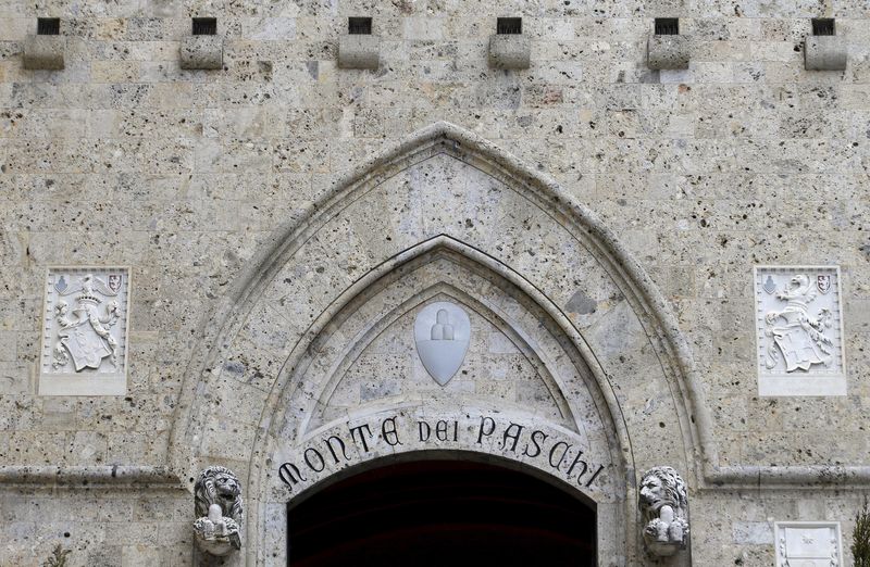 &copy; Reuters. FILE PHOTO: The entrance of the Monte dei Paschi bank headquarters is seen in Siena, central Italy, January 29, 2016. REUTERS/Max Rossi