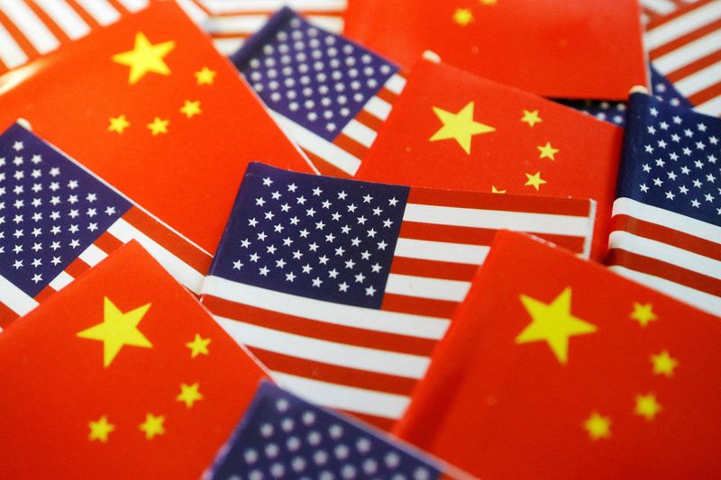 &copy; Reuters. Bandeiras de EUA e China
22/08/2022
REUTERS/Florence Lo/Ilustração