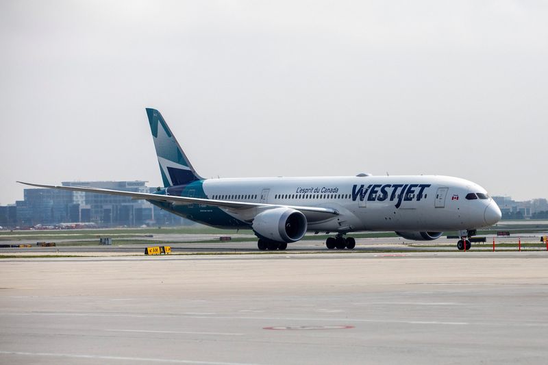 &copy; Reuters. FILE PHOTO: A WestJet Boeing 787-9 Dreamliner airplane taxis along a runway at Toronto Pearson Airport in Mississauga, Ontario, Canada April 28, 2021. REUTERS/Carlos Osorio