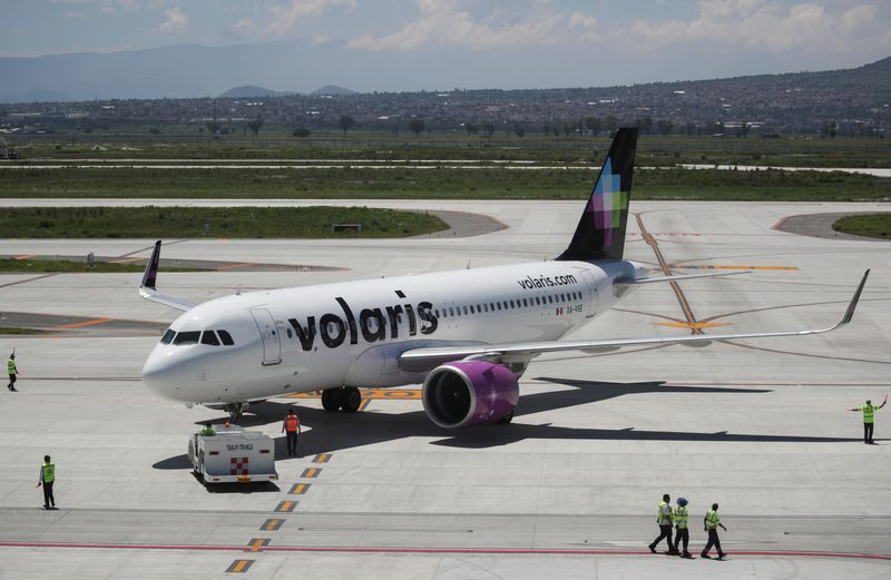 © Reuters. A Volaris airplane is seen at Felipe Angeles International Airport, in Zumpango on the outskirts of Mexico City, Mexico, August 25, 2022. REUTERS/Henry Romero