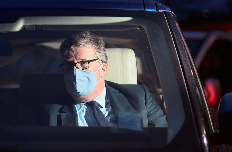 © Reuters. FILE PHOTO: Hedge fund manager Crispin Odey leaves Hendon Magistrates' Court whilst facing one charge of indecent assault, in Hendon, London, Britain February 17, 2021. REUTERS/Toby Melville