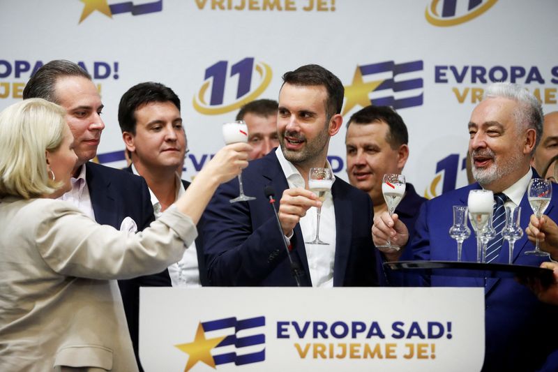 © Reuters. Milojko Spajic, leader of Europe Now Movement, raises the toast with other members of the organisation at the Europe Now Movement's headquarters, on the day of snap parliamentary elections, in Podgorica, Montenegro, June 11, 2023. REUTERS/Stevo Vasiljevic