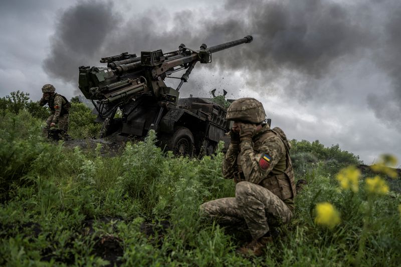 &copy; Reuters. FILE PHOTO:  Ukrainian service members of the 55th Separate Artillery Brigade fire a Caesar self-propelled howitzer towards Russian troops, amid Russia's attack on Ukraine, near the town of Avdiivka in Donetsk region, Ukraine May 31, 2023. REUTERS/Viaches