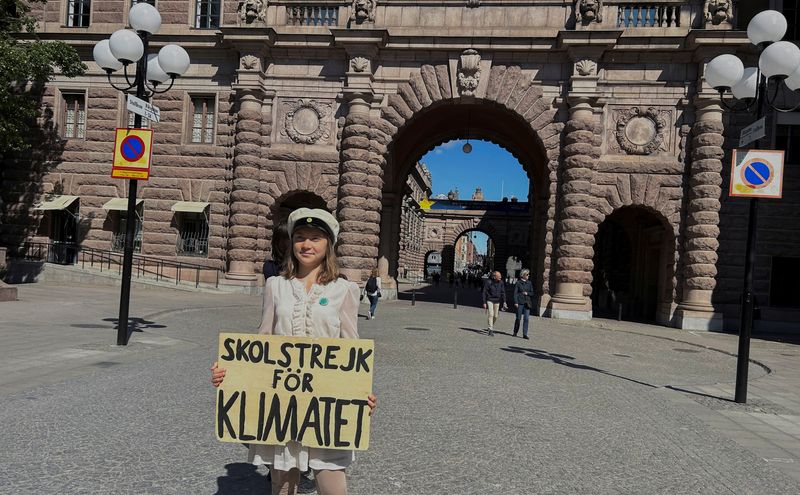 &copy; Reuters. スウェーデンの環境活動家グレタ・トゥンベリさん（２０）が８日、ウクライナ南部ヘルソン州カホフカ水力発電所のダム決壊は「エコサイド」（環境の大量破壊行為）だとして、ロシアを