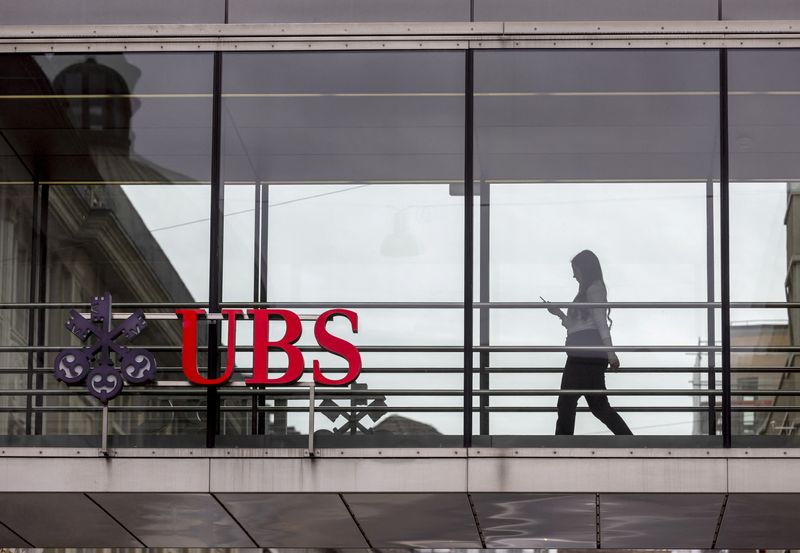 &copy; Reuters. FILE PHOTO: A logo of Swiss bank UBS is seen in Zurich, Switzerland March 29, 2023. REUTERS/Denis Balibouse