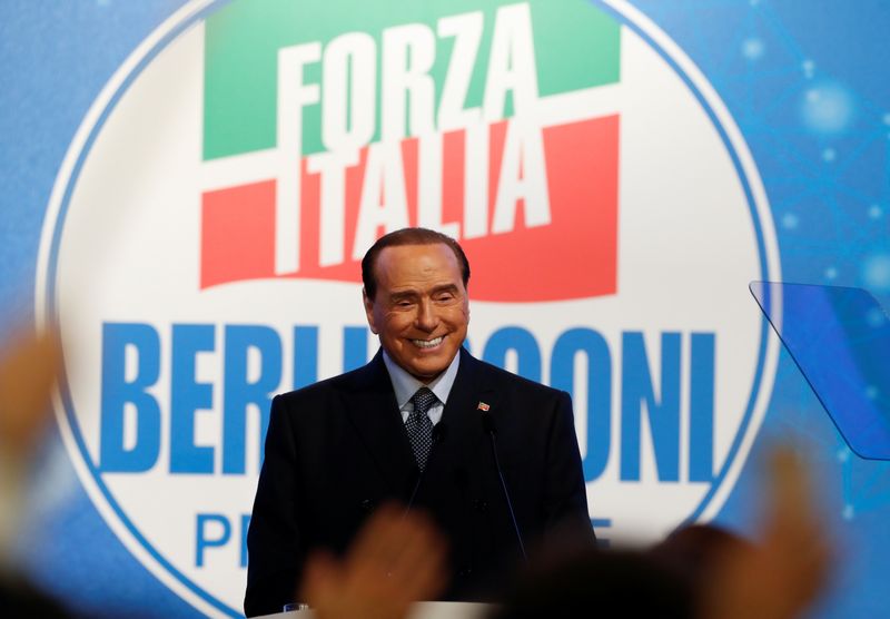 &copy; Reuters. Ex-premiê italiano Silvio Berlusconi durante comício do Força Itália, em Roma, Itália
09/04/2022
REUTERS/Remo Casilli