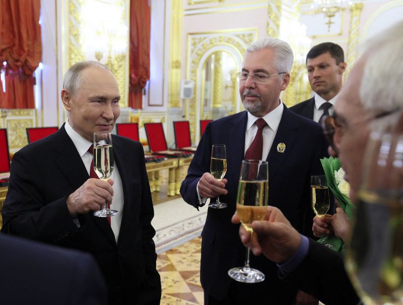 &copy; Reuters. Presidente russo Vladimir Putin, participa de cerimônia para entregar prêmios estaduais aos homenageados por suas realizações notáveis no Dia da Rússia em Moscou
12/06/2023
Sputnik/Gavriil Grigorov/Kremlin via REUTERS