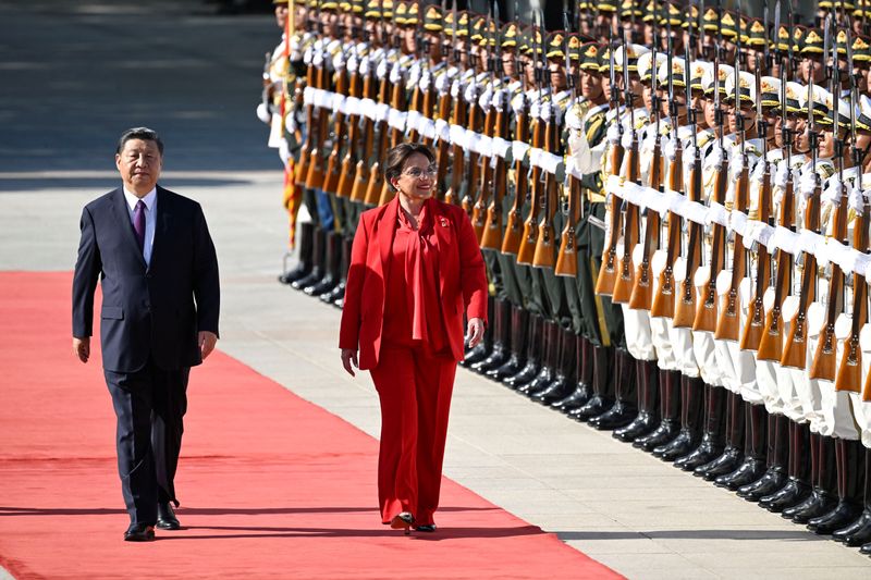 &copy; Reuters. Presidentes de Hondura, Xiomara Castro, e da China, Xi Jinping
12/06/2023. Wang Zhao/Pool via REUTERS