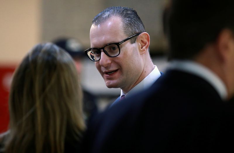 &copy; Reuters. Advogado Cristiano Zanin na sede do Tribunal Regional Federal da 4ª Região (TRF-4) em Porto Alegre
27/11/2019 REUTERS/Diego Vara