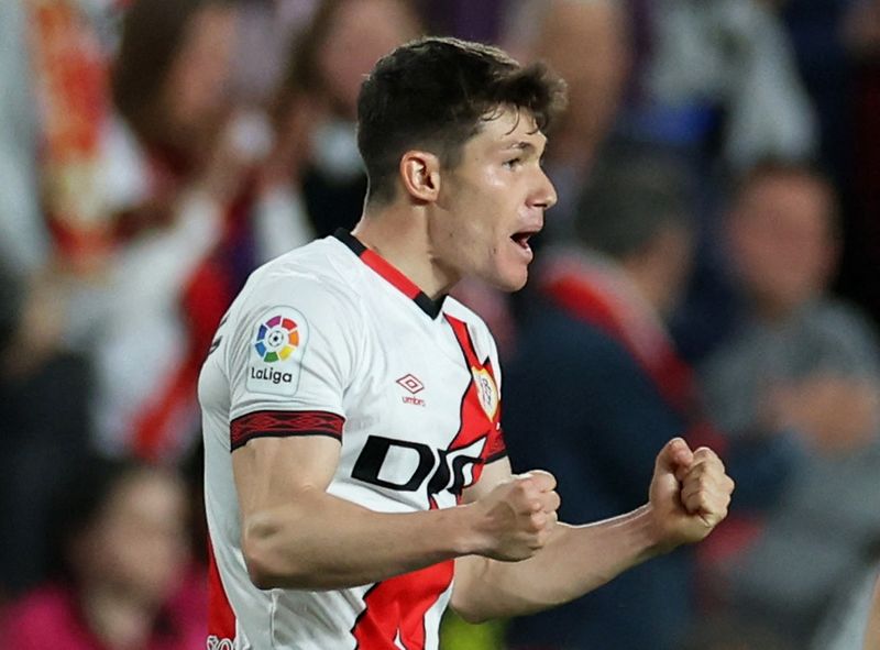 &copy; Reuters.  April 9, 2023 
Foto de archivo de  Fran Garcia celebrando tras marcar un gol para Rayo Vallecano

 REUTERS/Isabel Infantes.