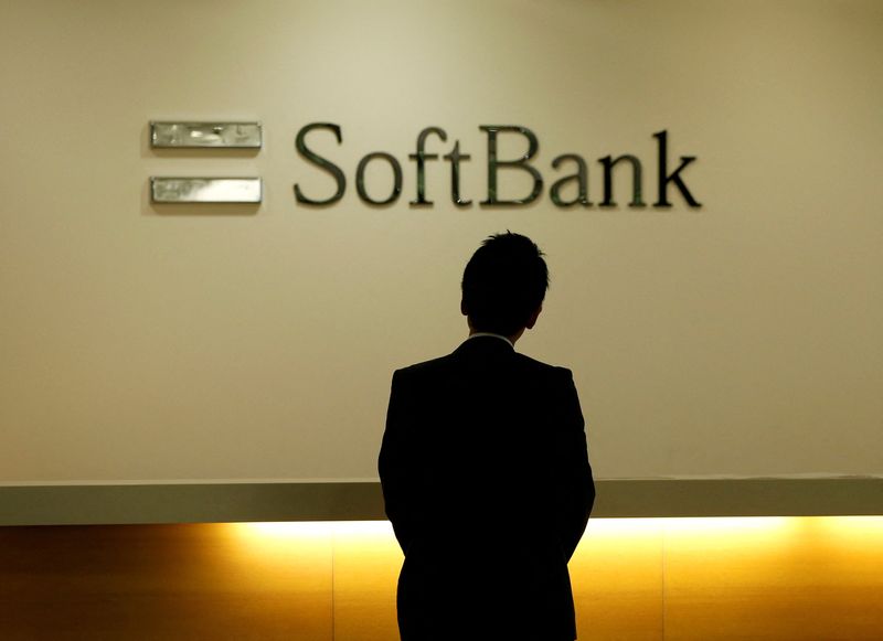 &copy; Reuters. FILE PHOTO: A man looks at the logo of SoftBank Group Corp at the company's headquarters in Tokyo, June 30, 2016.   REUTERS/Toru Hanai