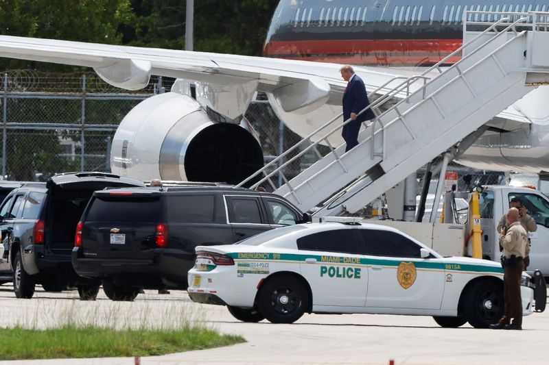 &copy; Reuters. Former U.S. President Donald Trump arrives at Miami International Airport as he is to appear in a federal court on classified document charges, in Miami, Florida, U.S., June 12, 2023. REUTERS/Marco Bello