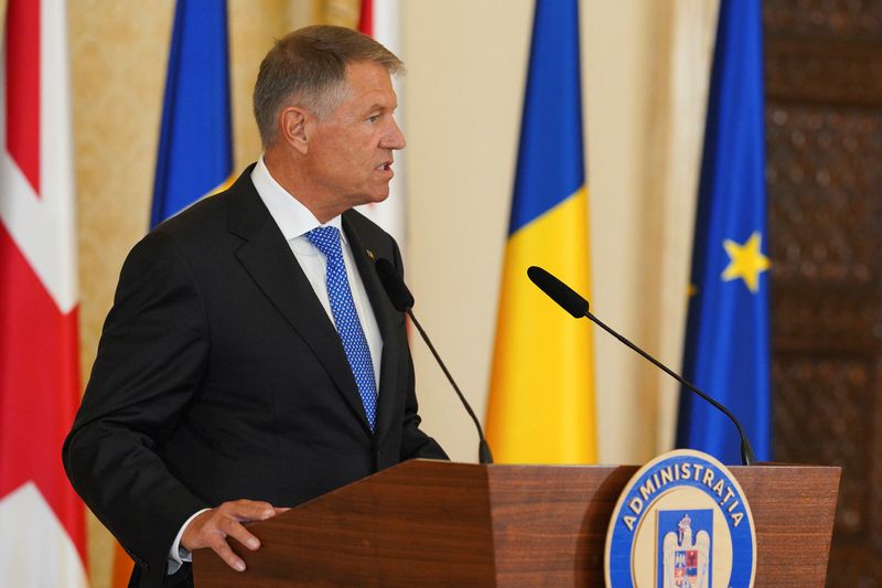 &copy; Reuters. FILE PHOTO: Romania's President Klaus Iohannis attends official welcome ceremony at Cotroceni Palace, in Bucharest, Romania, June 2, 2023. REUTERS/Andreea Campeanu