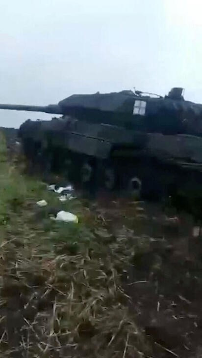 &copy; Reuters. Fotograma que muestra lo que las fuerzas rusas califican como un tanque Leopard de fabricación alemana capturado en una batalla contra soldados ucranianos en la región de Zaporiyia, Ucrania. 13 junio 2023. Ministerio de Defensa ruso/entrega vía Reuters