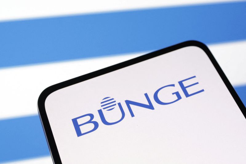 &copy; Reuters. FOTO DE ARCHIVO. Imagen de ilustración del logo de Bunge Ltd en un teléfono móvil. 10 de abril de 2023. REUTERS/Dado Ruvic