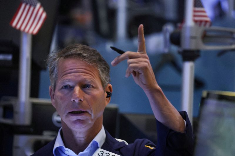 &copy; Reuters. Un trader travaille à la Bourse de New York (NYSE). /Photo prise le 30 mai 2023/REUTERS/Brendan McDermid