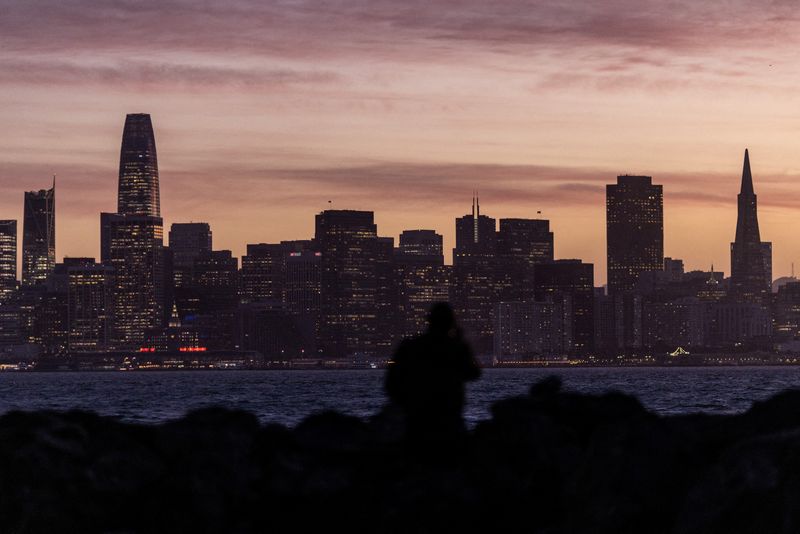 © Reuters. FILE PHOTO: A view of San Francisco skyline as the city struggles to return to its pre-pandemic downtown occupancy rate, falling behind many other major cities around the country, according to local officials, in California, U.S., February 13, 2023.  REUTERS/Carlos Barria/File Photo