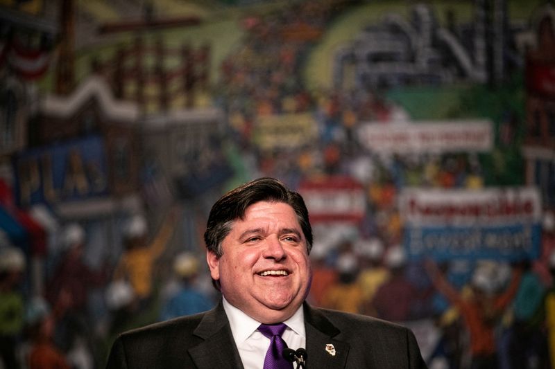 &copy; Reuters. FILE PHOTO: llinois Governor J.B. Pritzker delivers remarks at the North America's Building Trades Unions (NABTU) 2019 legislative conference in Washington, U.S., April 9, 2019. REUTERS/Jeenah Moon/File Photo