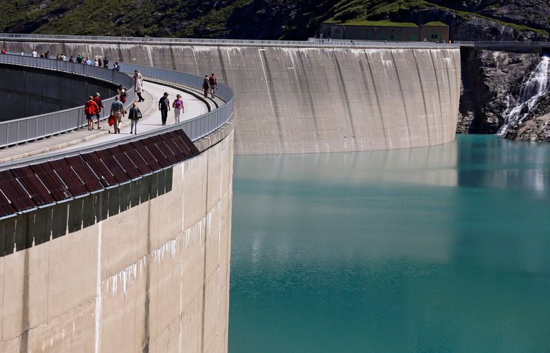 &copy; Reuters. Represa de água de Mooserboden, pertencente à produtora austríaca de energia hidrelétrica Verbund, perto de Kaprun, na Áustria
31/8/2016 REUTERS/Leonhard Foeger/Arquivo