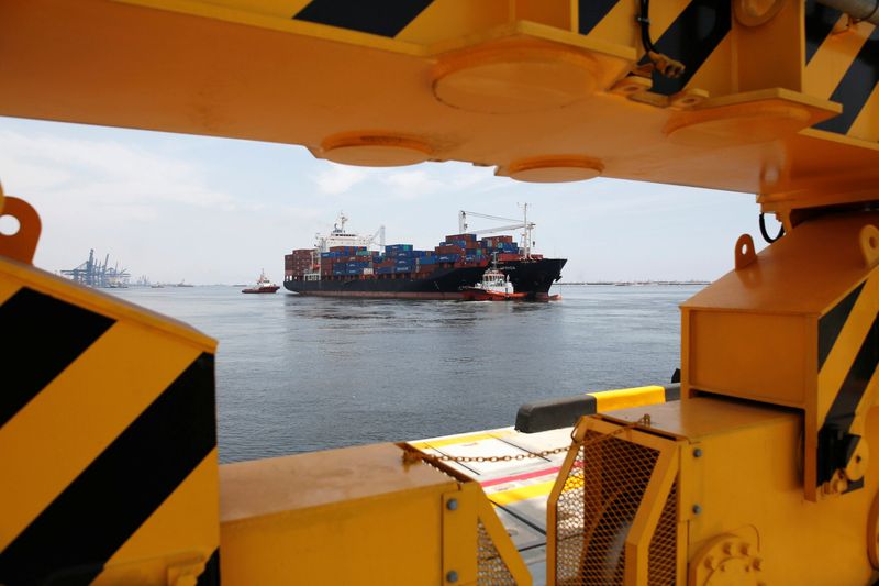 &copy; Reuters. A cargo ship is towed in by tugboats in Tanjung Priok Port, Jakarta, Indonesia September 13, 2016. REUTERS/Darren Whiteside/File Photo