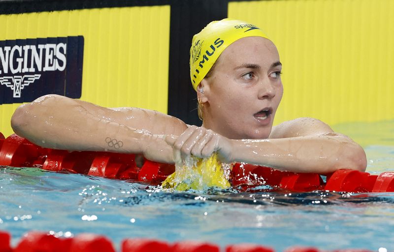 &copy; Reuters. السباحة الأسترالية أريارن تيتموس تحتفل بفوزها بالميدالية الذهبية في سباق 400 متر حر ببريطانيا في الثالث من أغسطس آب 2022. تصوير: ستيفان ورموث - 