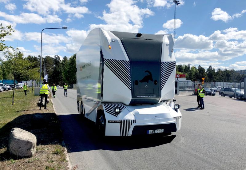 &copy; Reuters. FILE PHOTO: Swedish start-up Einride driverless electric truck is seen in Jonkoping, Sweden May 15, 2019. REUTERS/Ilze Filks/File Photo