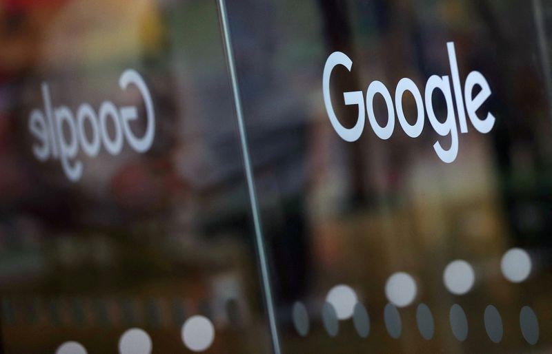 &copy; Reuters. Il logo di Google all'ingresso degli uffici di Google a Londra, in Gran Bretagna, il 18 gennaio 2019. REUTERS/Hannah McKay